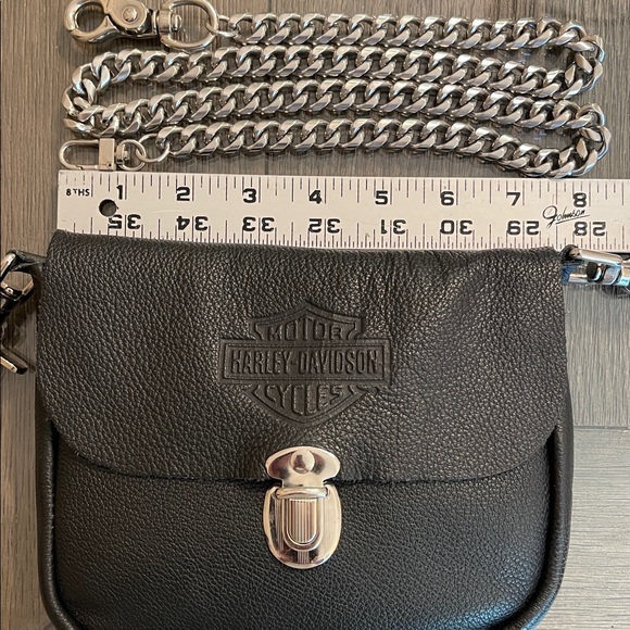 Harley Davison Black Leather Crossbody Bag with Silvertone Chain - Picture 7 of 17